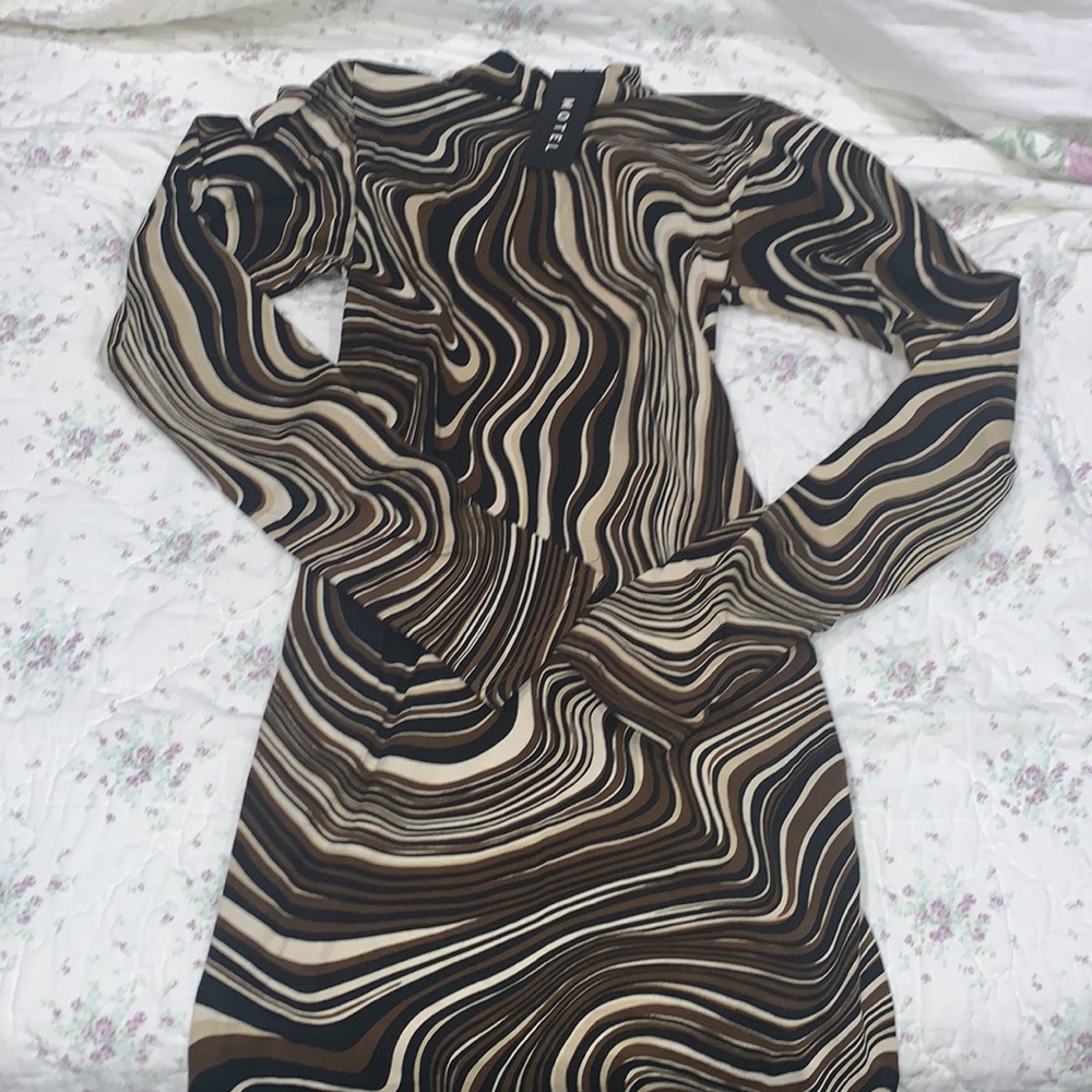 Motel Rocks 70s Ripple dress - Picture 4 of 6